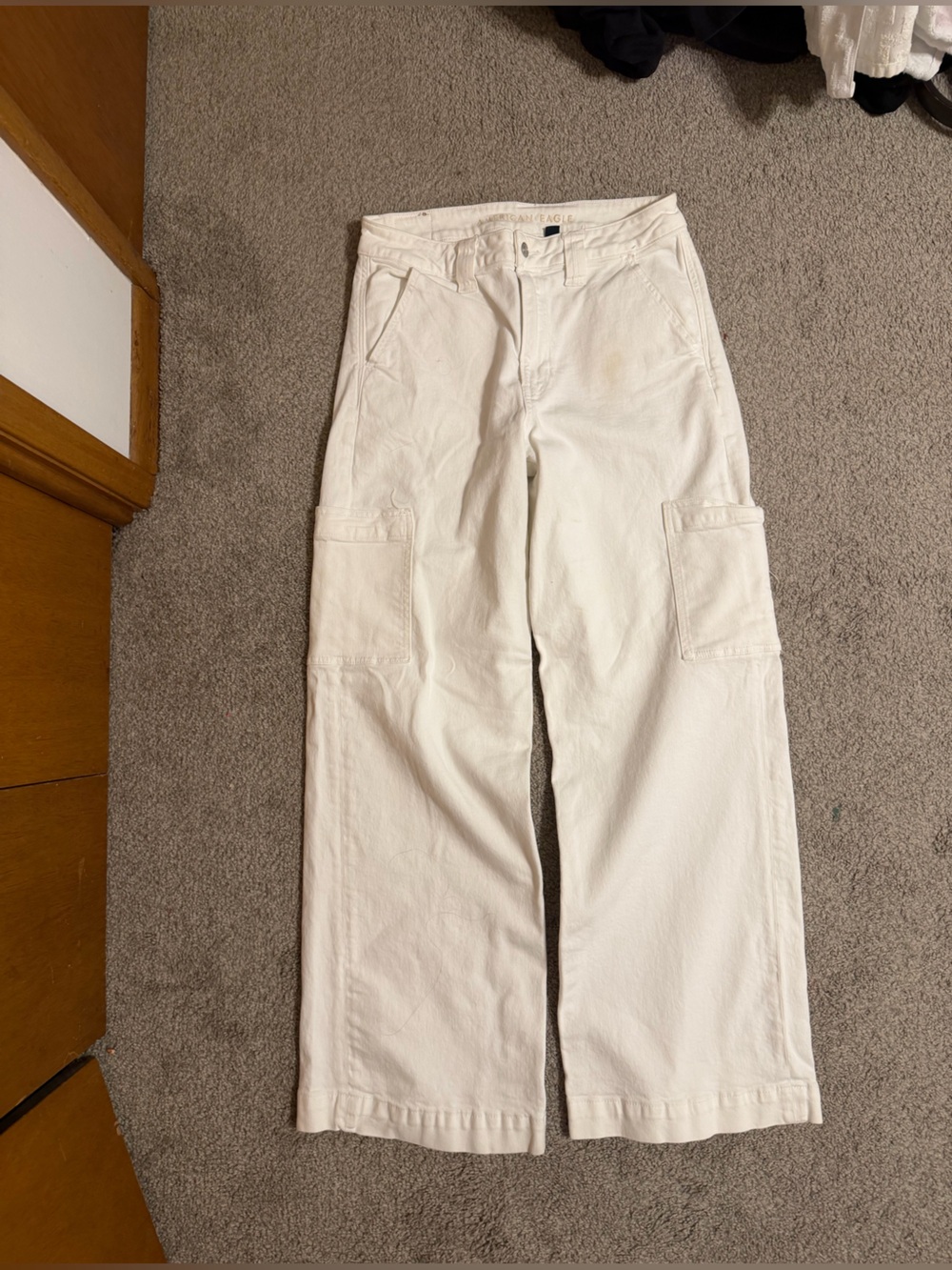 Hollister regular White Cargo Wide-Leg Pants small stain on the back pocket